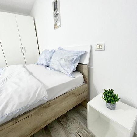Temple 4 Apartment Bucharest Luaran gambar