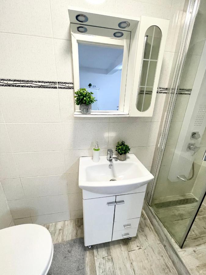 Temple 4 Apartment Bucharest Luaran gambar