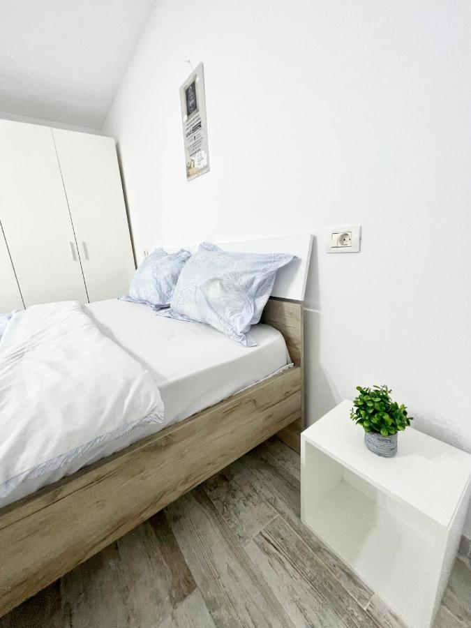 Temple 4 Apartment Bucharest Luaran gambar