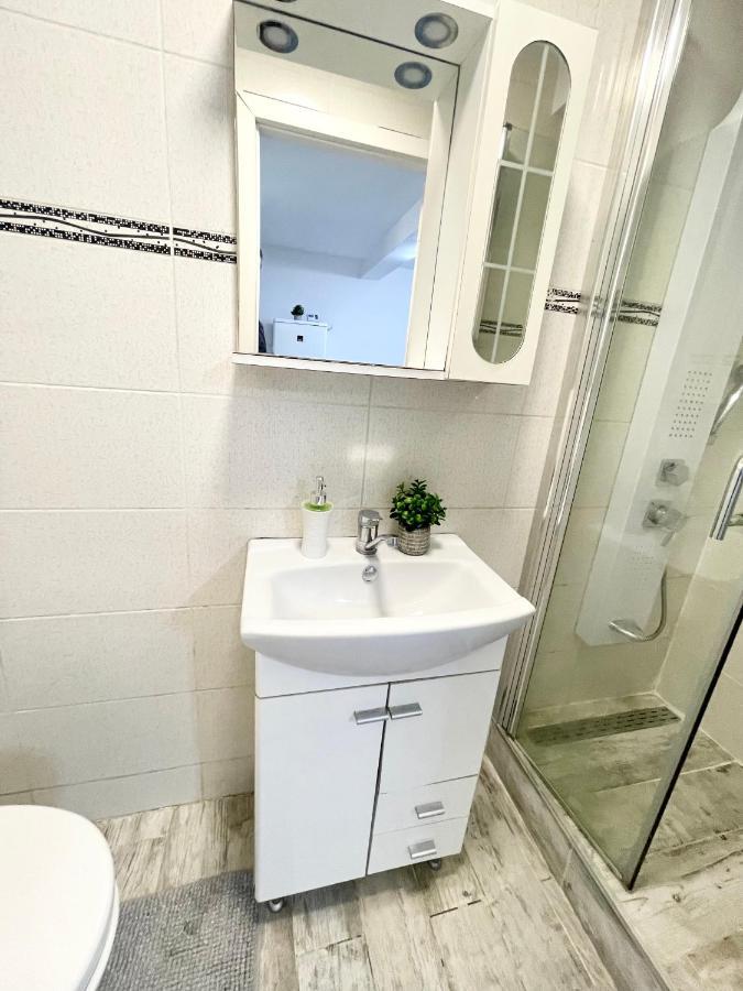 Temple 4 Apartment Bucharest Luaran gambar