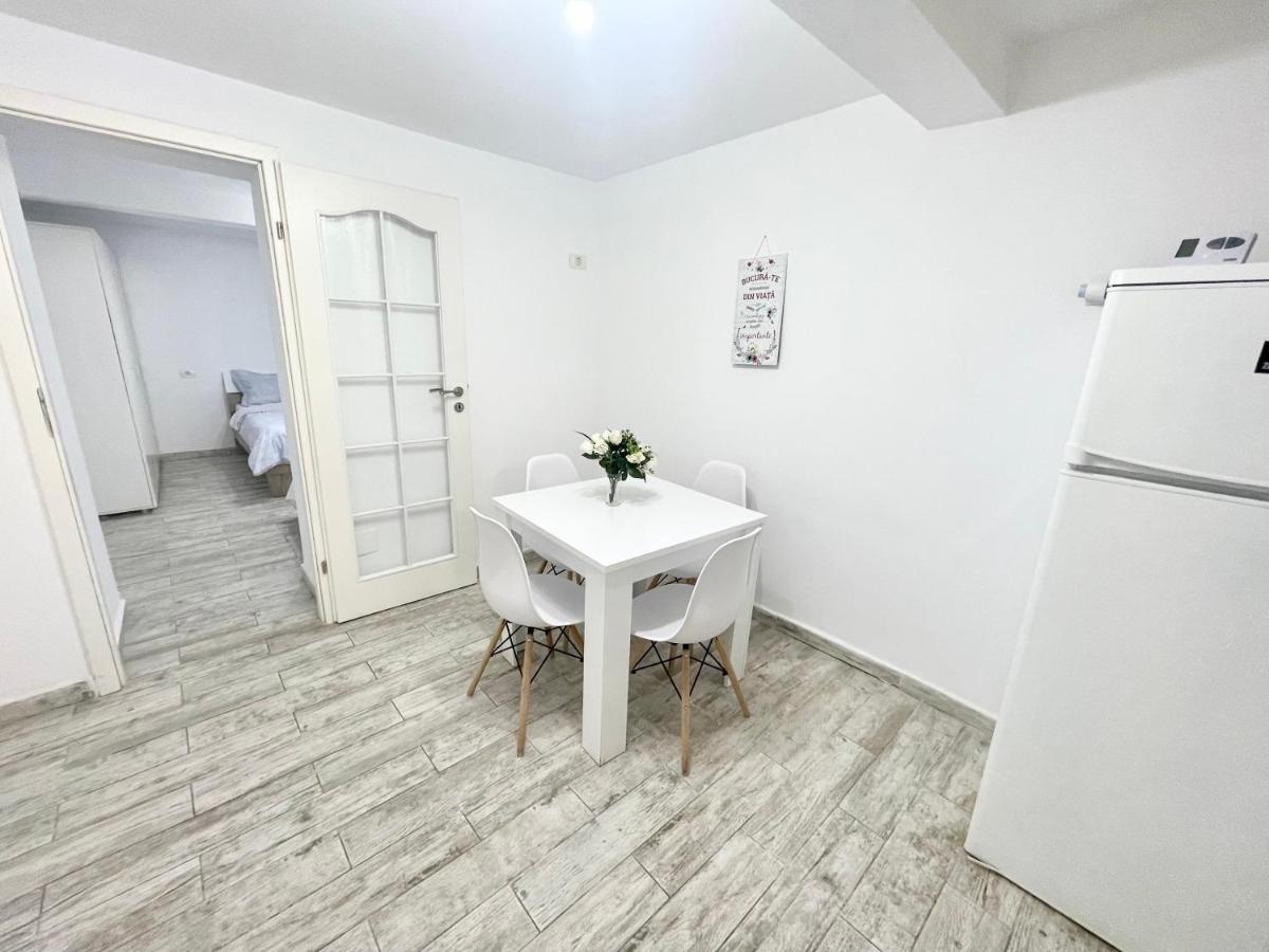 Temple 4 Apartment Bucharest Luaran gambar