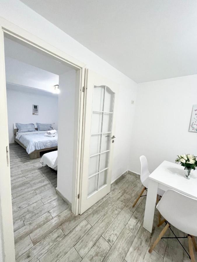 Temple 4 Apartment Bucharest Luaran gambar