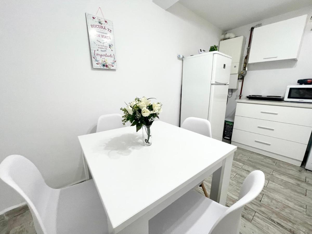 Temple 4 Apartment Bucharest Luaran gambar